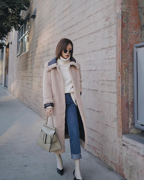 Khi diện áo khoác lông, ranh giới giữa sang trọng và sến sẩm rất mong manh nên các nàng sẽ cần đến 3 tips sau Khi diện áo khoác lông, ranh giới giữa sang trọng và sến sẩm rất mong manh nên các nàng sẽ cần đến 3 tips sau