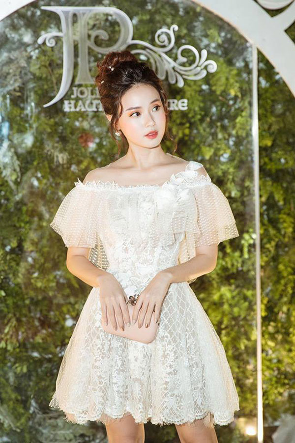 Sau chục năm có lẻ, danh sách hot girl đời đầu còn 2 nàng giữ vững phong độ nhan sắc, style ngày càng thăng hoa