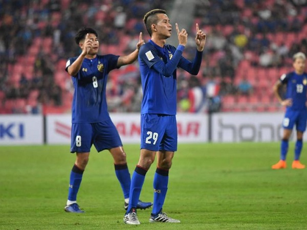 Thái Lan ngồi trên đống lửa khi mất trụ cột ở vòng 1/8 Asian Cup