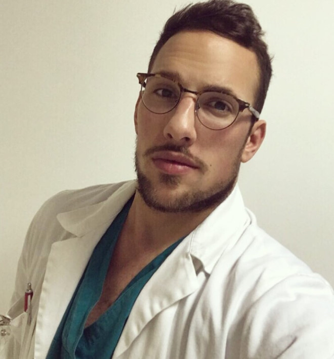 5 bác sĩ nổi tiếng trên mạng: Người là nam vương, kẻ yêu hoa hậu