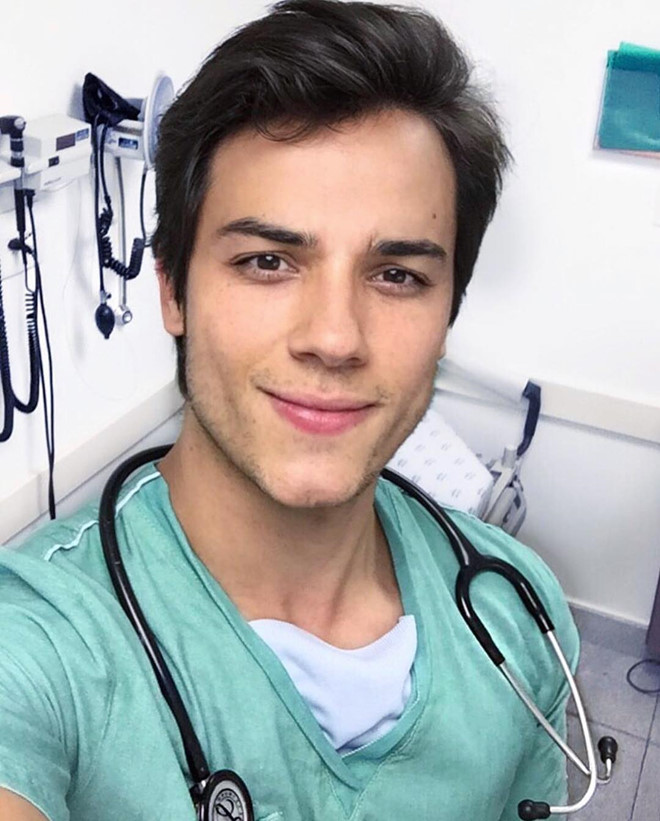 5 bác sĩ nổi tiếng trên mạng: Người là nam vương, kẻ yêu hoa hậu