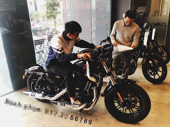 Nam sinh sở hữu chiếc Forty-Eight 2019 gần 470 triệu đồng đầu tiên tại Hà Nội gây xôn xao MXH