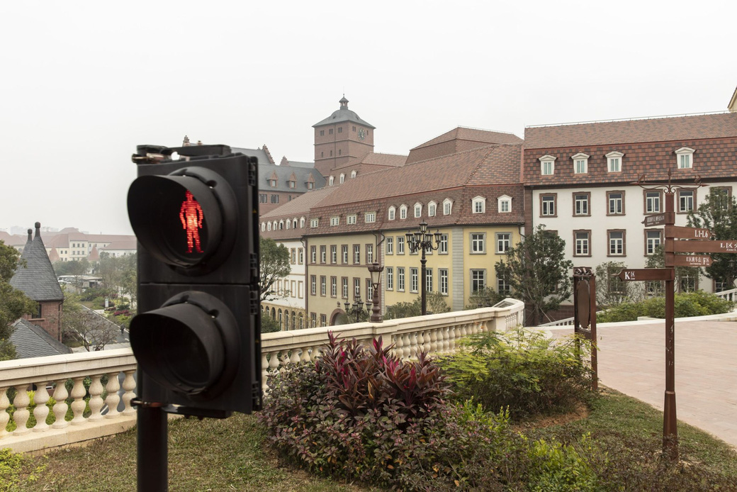 Bên trong khuôn viên đồ sộ mô phỏng kiến trúc châu Âu của Huawei