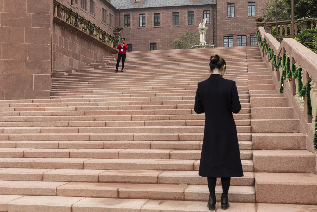 Bên trong khuôn viên đồ sộ mô phỏng kiến trúc châu Âu của Huawei