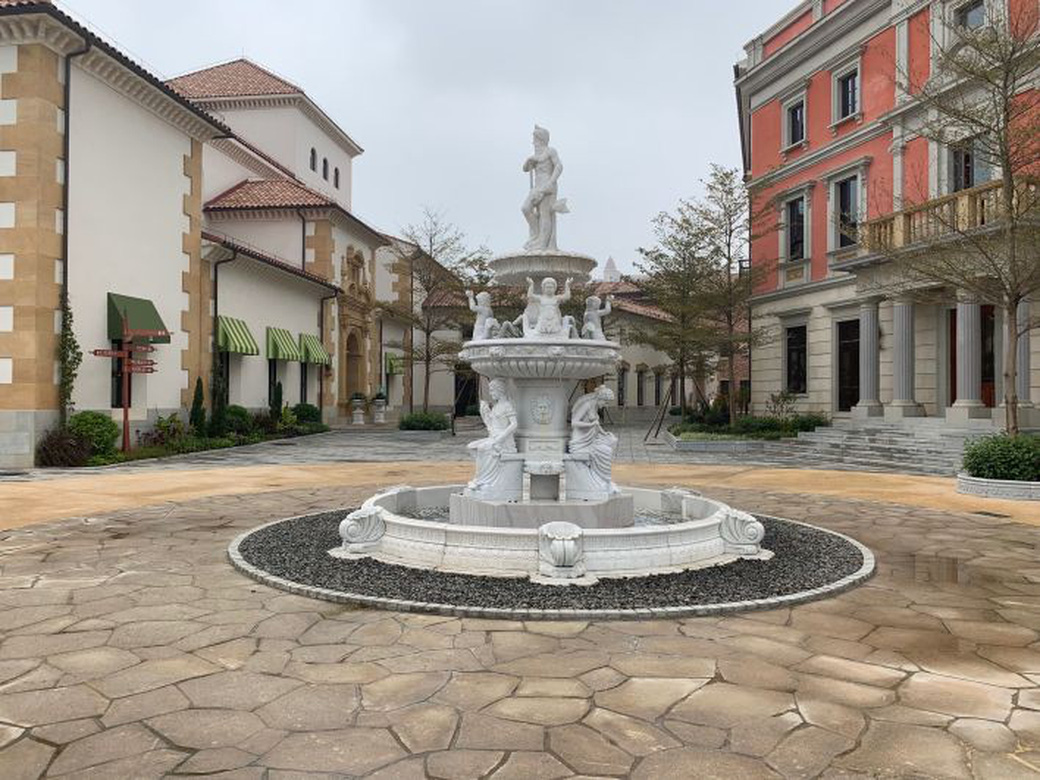 Bên trong khuôn viên đồ sộ mô phỏng kiến trúc châu Âu của Huawei