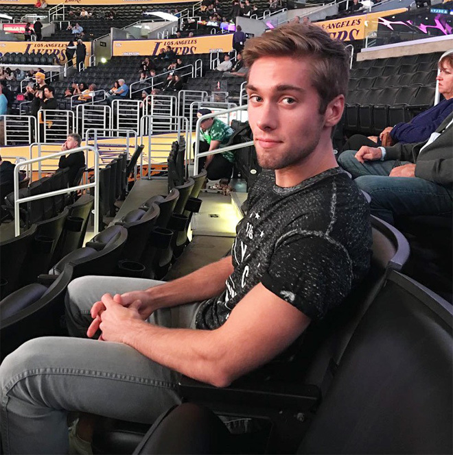 Đi điều trị tâm thần, Selena Gomez bất ngờ tìm được người yêu mới đẹp trai hơn cả Justin Bieber?