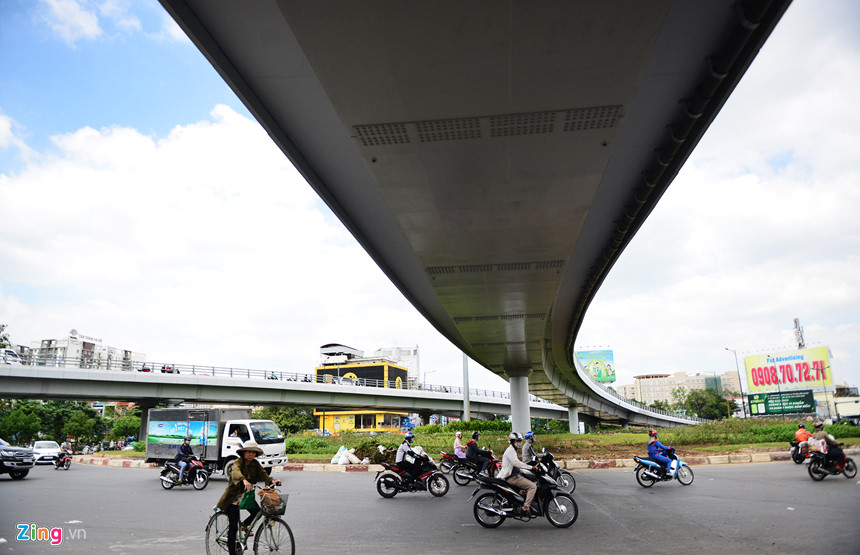 Nhánh cầu vượt cuối cùng ở cửa ngõ sân bay Tân Sơn Nhất thông xe
