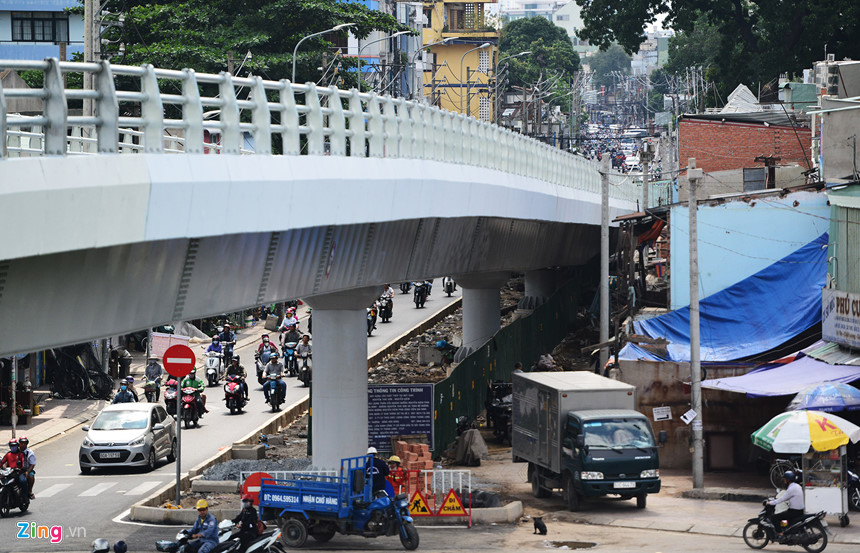 Nhánh cầu vượt cuối cùng ở cửa ngõ sân bay Tân Sơn Nhất thông xe
