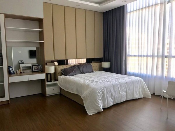 Á hậu Thái Mỹ Linh chuyển nhà sau nghi án nhạy cảm với Thư Dung