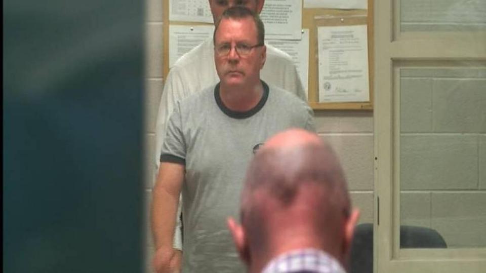 Tìm kiếm bé gái 13 tuổi mất tích, cảnh sát Mỹ làm nạn nhân mang thai