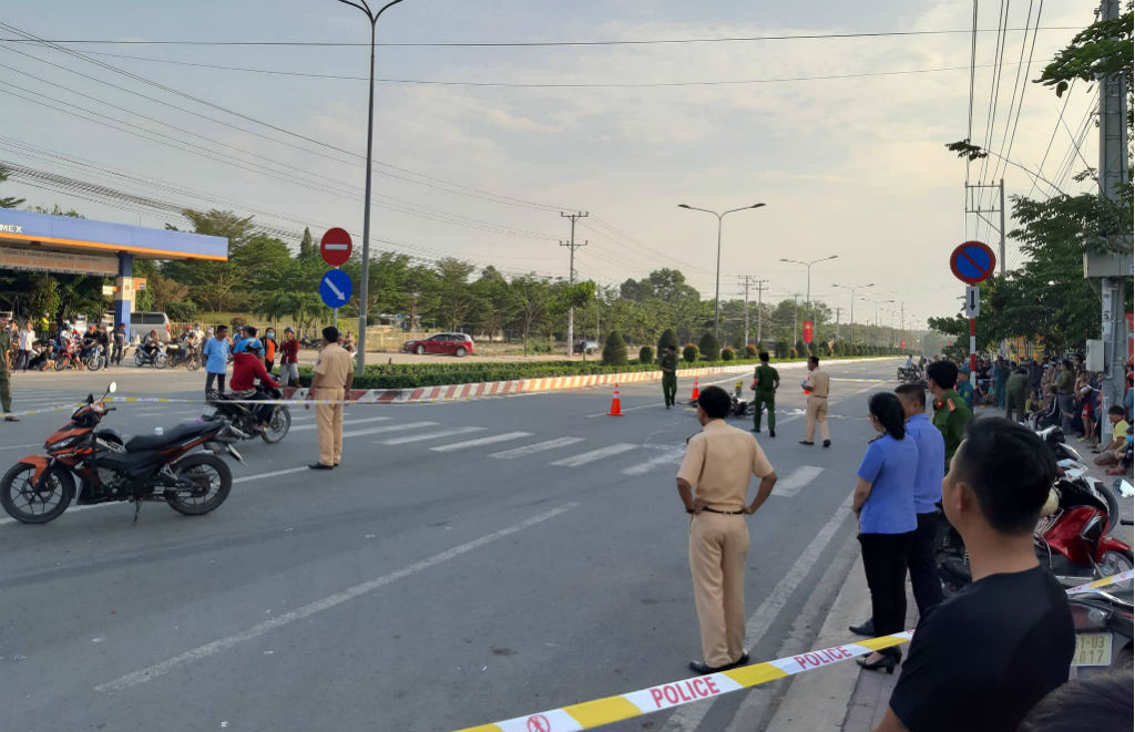 Đi rút tiền lương, 2 vợ chồng bị xe container cán chết thảm