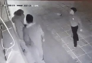 Công an truy tìm nhóm thanh niên hành hung cô gái ở chung cư Linh Đàm