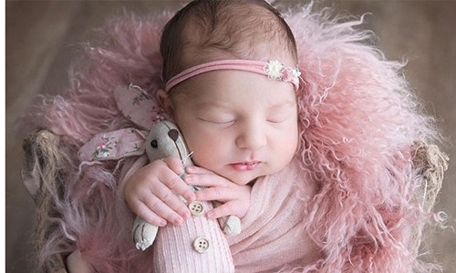 Vợ chồng nào sinh em bé vào đúng 5 tháng âm lịch này trong năm Kỷ Hợi thì con thăng quan, bố mẹ phát tài