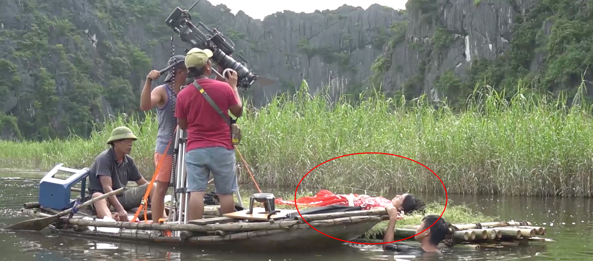 Trạng Quỳnh hé lộ video hậu trường, fan bất ngờ về cái chết của Nhã Phương