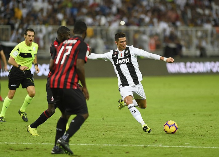 Clip: Đánh đầu tung lưới AC Milan, Ronaldo có danh hiệu đầu tiên cùng Juventus