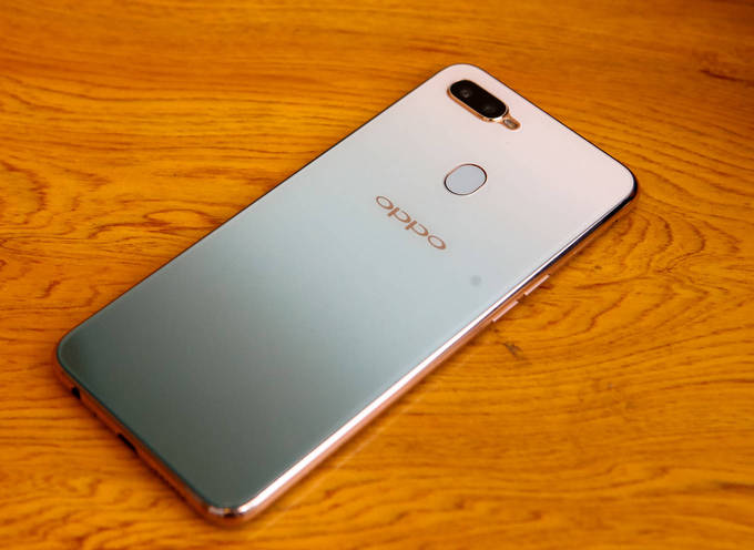 7 smartphone tầm trung nổi bật dịp cận Tết