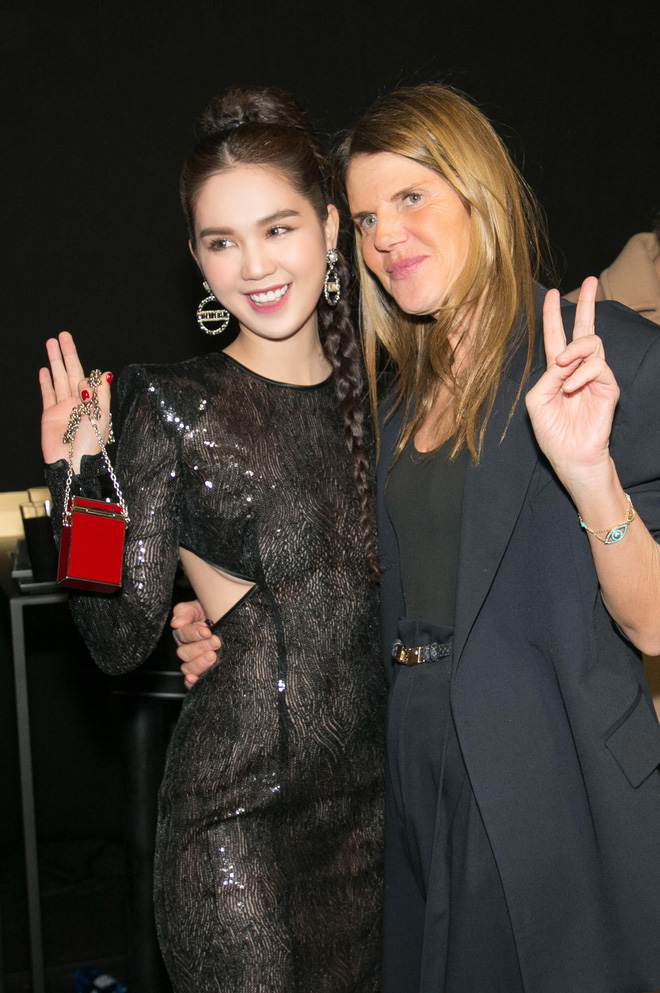 Ngọc Trinh kém hot đi vài phần chỉ vì quên cắt mác khi diện váy xuyên thấu