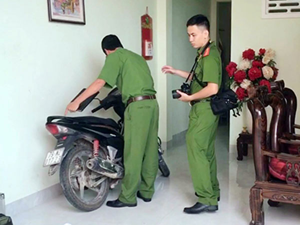 NÓNG: Người mẹ 6 con bị tình trẻ kém 13 tuổi đâm chết tại chỗ