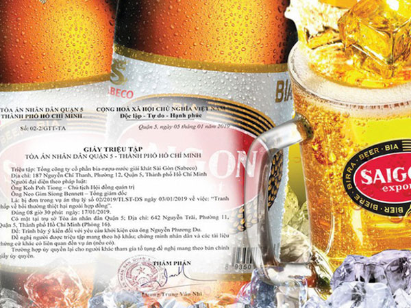 Ông chủ Sabeco bị triệu tập đến tòa vụ chai bia Sài Gòn có mùi hôi bất thường