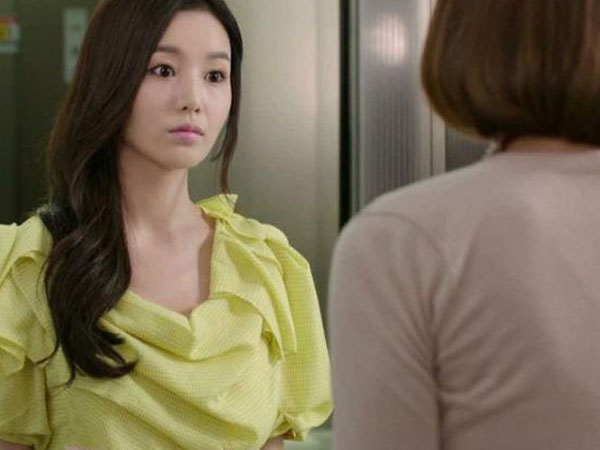 Gặp vợ cũ của chồng cùng đi khám thai, thứ chị ta cầm trên tay khiến tôi run rẩy