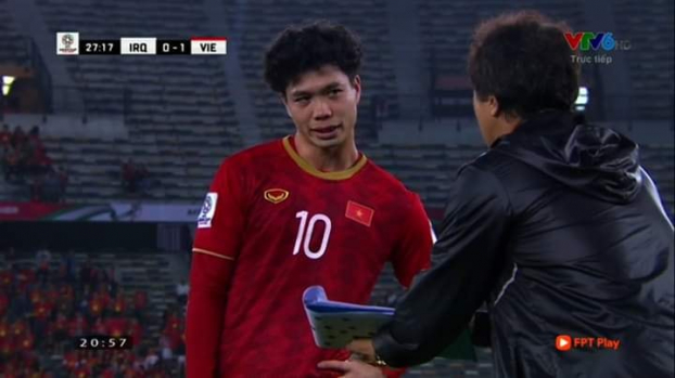 Khoảnh khắc chứng tỏ đẳng cấp gương mặt đậm chất meme của Công Phượng: Chỉ đứng hát Quốc ca thôi mà cũng hot rần rần