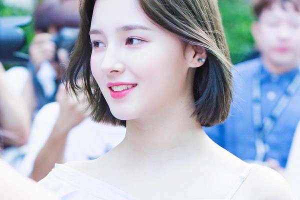 Tham gia #10yearschallenge, nữ sinh gây sốt MXH vì nhan sắc Tây Tây, giống hệt Nancy (Momoland)
