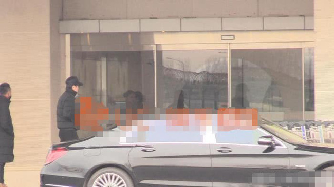 Phùng Thiệu Phong tinh tế thể hiện sự quan tâm đến bà xã Triệu Lệ Dĩnh chỉ bằng hành động nhỏ này