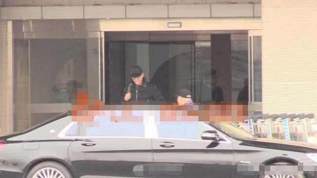 Phùng Thiệu Phong tinh tế thể hiện sự quan tâm đến bà xã Triệu Lệ Dĩnh chỉ bằng hành động nhỏ này