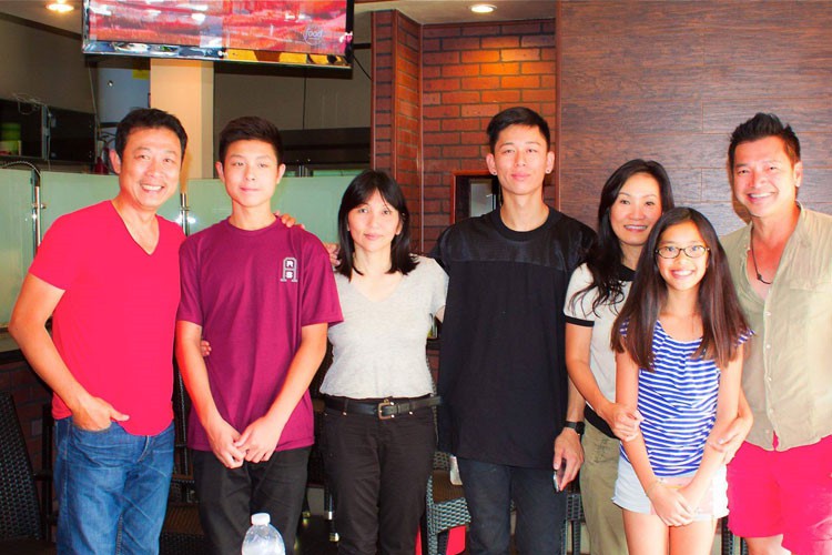 Một nửa hiếm khi lộ diện của dàn nghệ sĩ hài đình đám: Bất ngờ với chuyện tình của Chí Tài và bà xã!