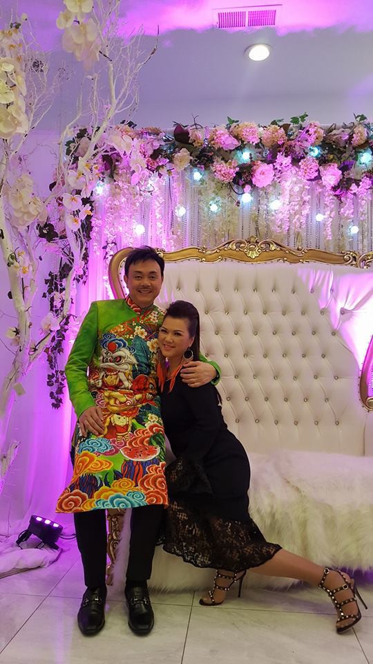 Một nửa hiếm khi lộ diện của dàn nghệ sĩ hài đình đám: Bất ngờ với chuyện tình của Chí Tài và bà xã!