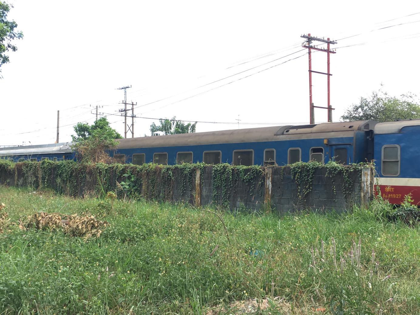 Bình Dương: Nghi vấn cô gái lao vào tàu hỏa tự tử, người thân đến hiện trường gào khóc thảm thiết