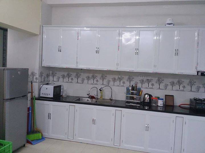 Xôn xao clip thầy giáo ngoại quốc cầm mũ bảo hiểm đánh tới tấp vào đầu chủ homestay ở Hà Nội