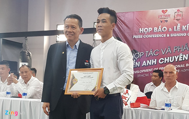 Võ sĩ Việt Nam bỏ túi bao nhiêu cho lần thượng đài lịch sử tại Mỹ?