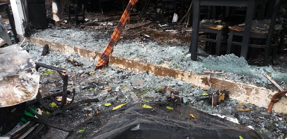 Ảnh: Quán cafe bị thiêu rụi sau tiếng nổ trong bếp