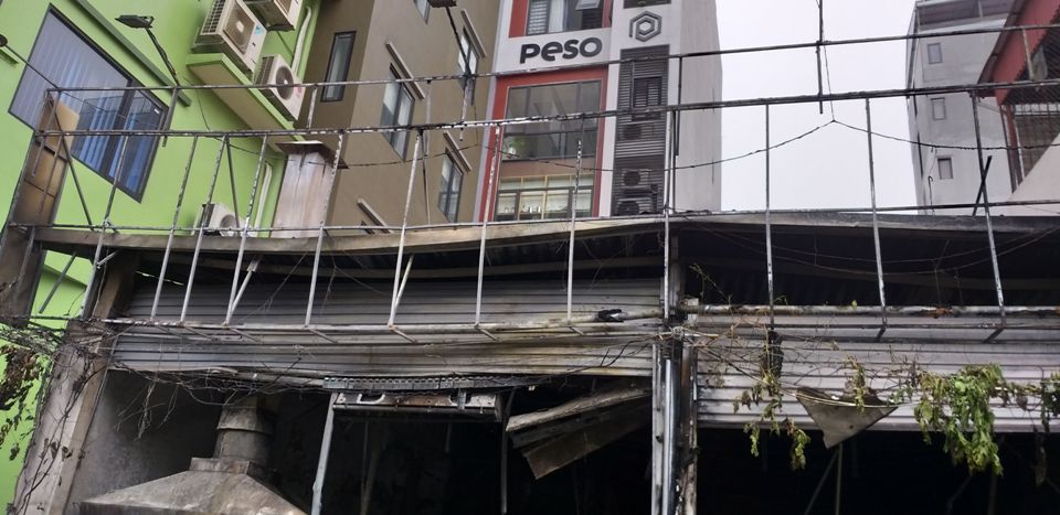 Ảnh: Quán cafe bị thiêu rụi sau tiếng nổ trong bếp