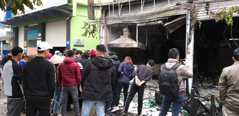 Ảnh: Quán cafe bị thiêu rụi sau tiếng nổ trong bếp