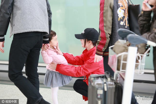 Cùng là vợ chồng dao kéo cả đôi nhưng cặp viên mãn với hôn nhân hơn 1 thập kỷ, đôi ly hôn sau nhiều thị phi