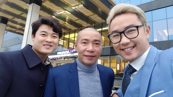 NSND Trung Hiếu được vợ kém 19 tuổi hôn ngọt ngào trong ngày cưới ở Sơn La NSND Trung Hiếu được vợ kém 19 tuổi hôn ngọt ngào trong ngày cưới ở Sơn La