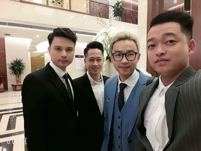 NSND Trung Hiếu được vợ kém 19 tuổi hôn ngọt ngào trong ngày cưới ở Sơn La NSND Trung Hiếu được vợ kém 19 tuổi hôn ngọt ngào trong ngày cưới ở Sơn La