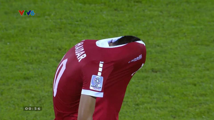 Cầu thủ Lebanon gục khóc nức nở khi phải nhường vé cho Việt Nam