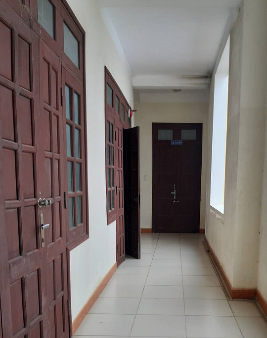 Đám cưới con cán bộ tổ chức ngay... trụ sở UBND xã vào giờ hành chính!