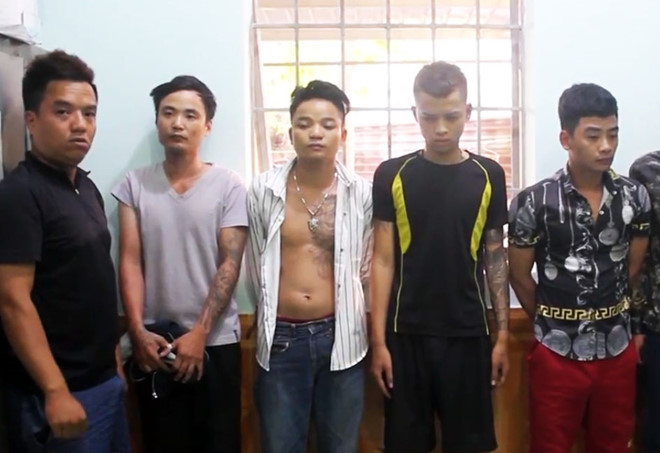 Băng nhóm hoạt động cho vay nặng lãi trang bị nhiều bình xịt hơi cay