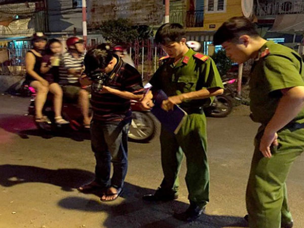 Thanh niên 9X bị nhóm giang hồ truy sát, chém đứt 3 ngón chân ở Sài Gòn