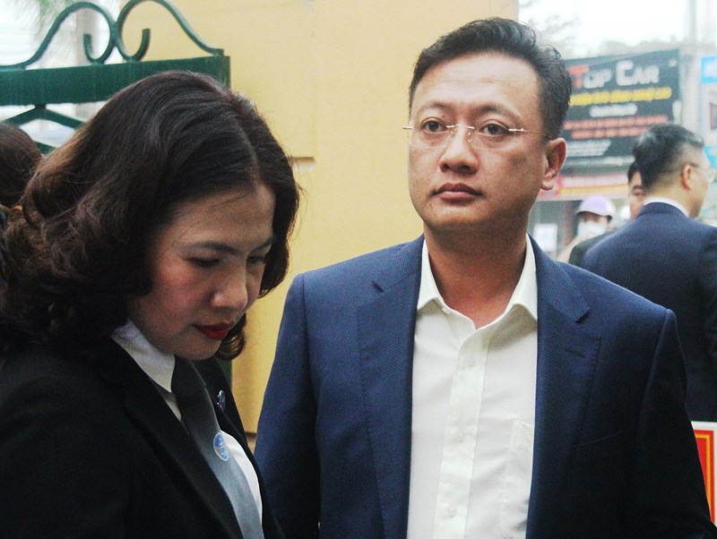 Đối đáp nảy lửa tại phiên tòa xử Hoàng Công Lương