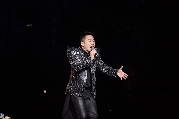 Ngọc Anh hát nức nở, khán giả: Ca sĩ 10 ngàn đô có khác! Xứng đồng tiền!