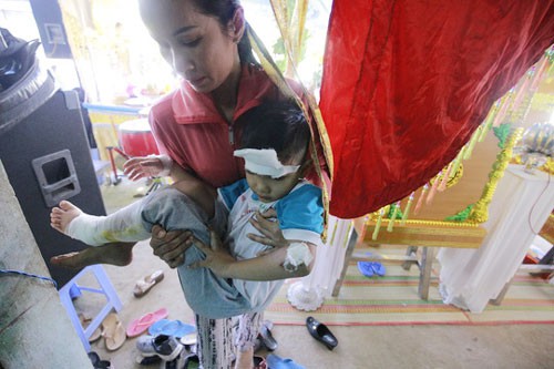 Thảm cảnh vợ chồng chết dưới bánh container