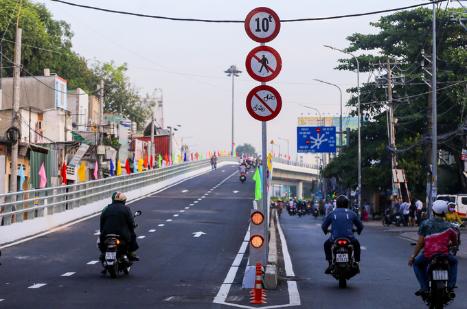 Cầu vượt chữ N ở cửa ngõ Tân Sơn Nhất thông xe nhánh cuối