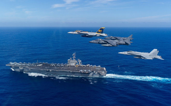 Bắc Kinh sốt vó: Ông Pence điểm mặt Trung Quốc, hải quân Mỹ hừng hực khí thế hành động