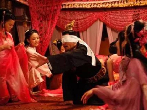 Quần dâm với nữ nhân ngoại quốc không kể ngày đêm, triều đại Nam Hán đã diệt vong bởi Hoàng đế bệnh hoạn này