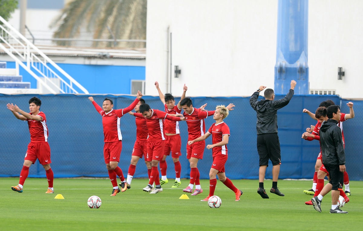 Video ảnh: Tuyển Việt Nam tập bóng bổng để đối phó Jordan